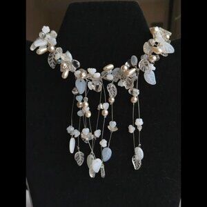 Vintage 90s Czech glass bead flower necklace in white